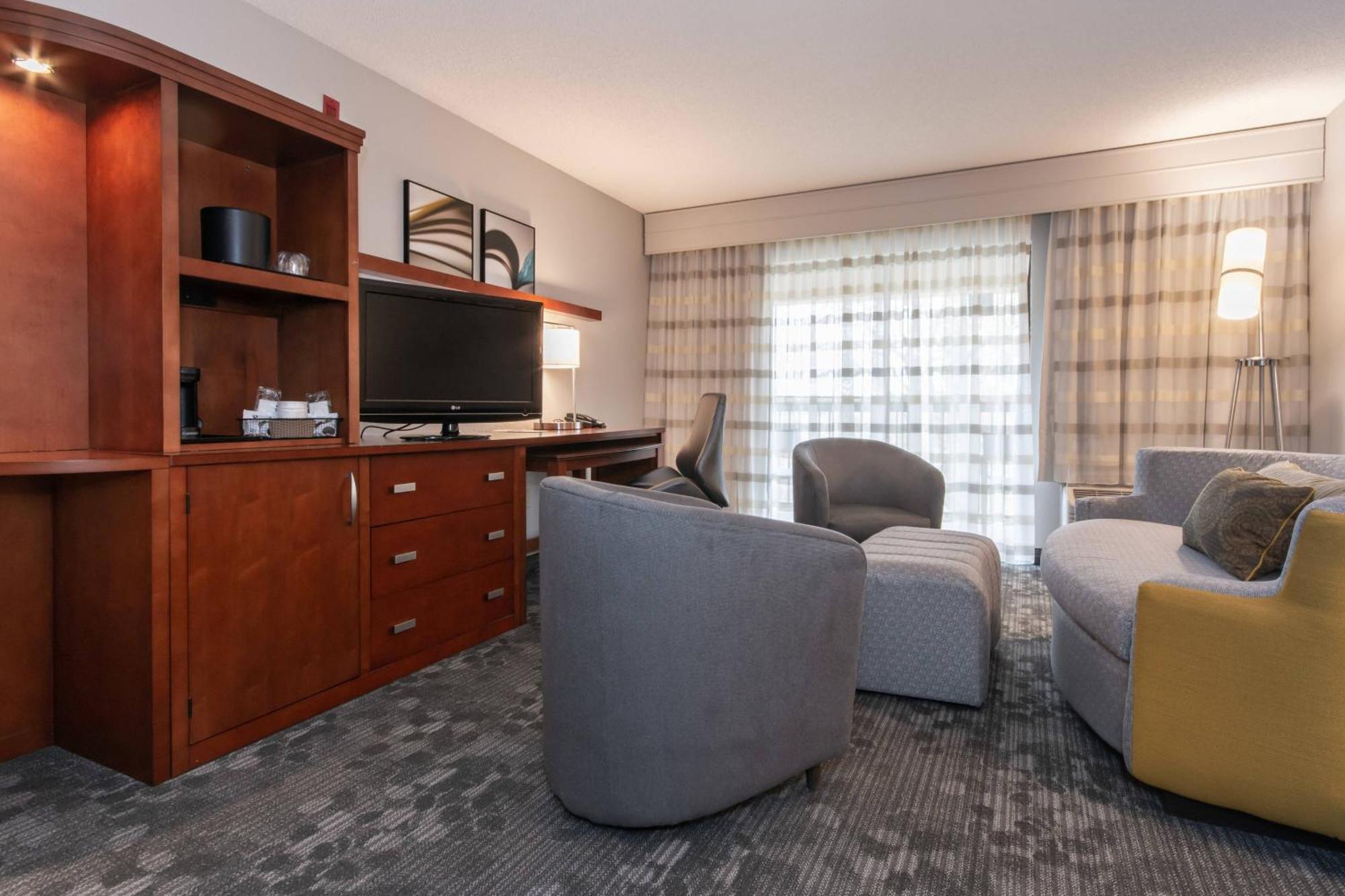Courtyard By Marriott Charlotte Lake Norman Huntersville Exterior photo