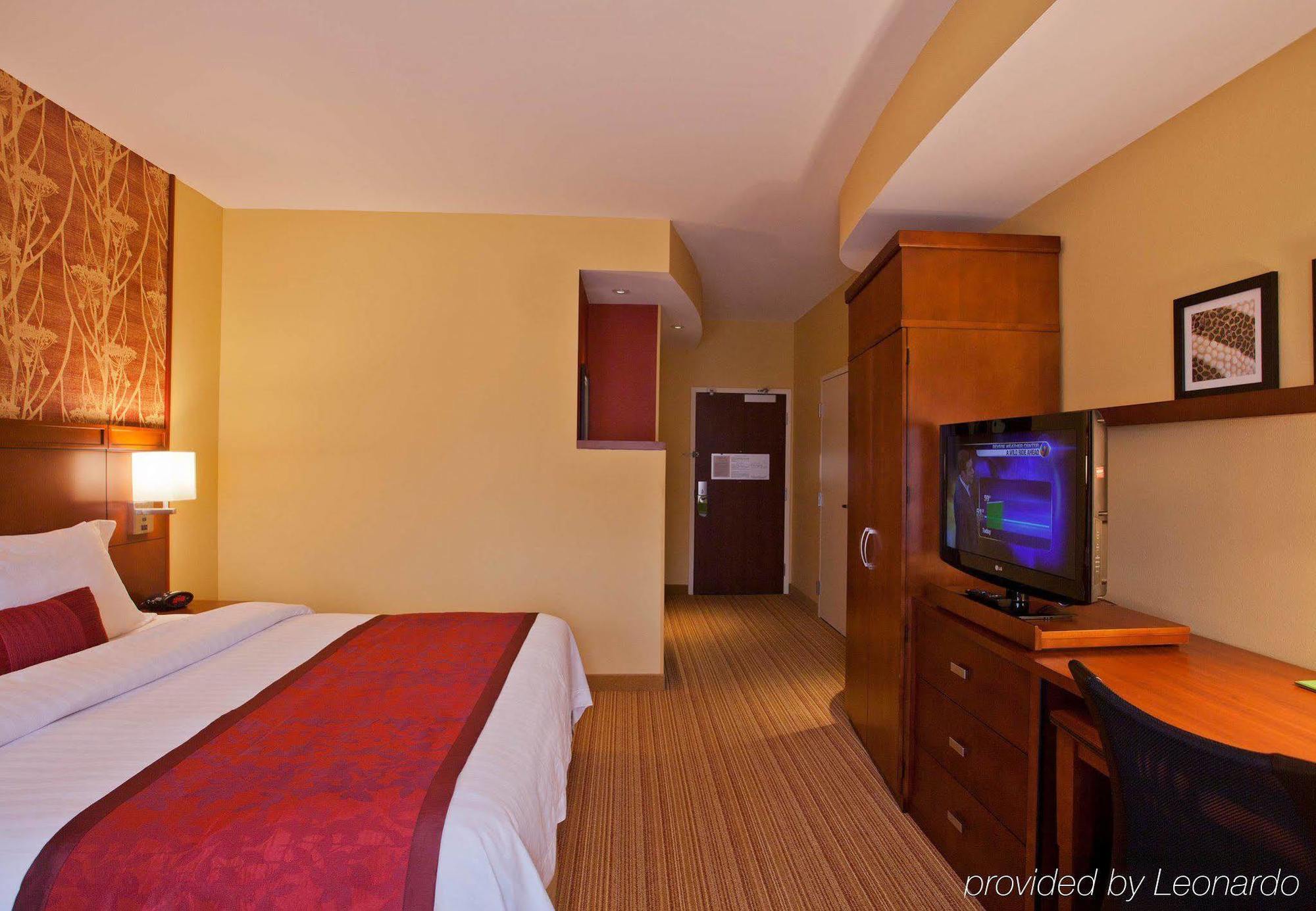 Courtyard By Marriott Charlotte Lake Norman Huntersville Exterior photo