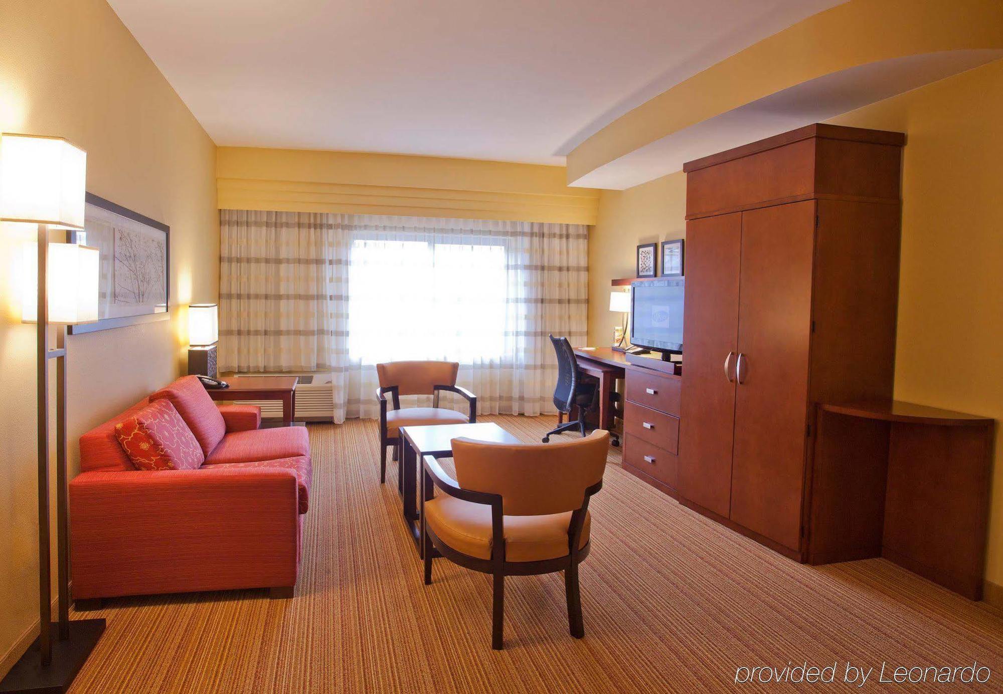 Courtyard By Marriott Charlotte Lake Norman Huntersville Room photo