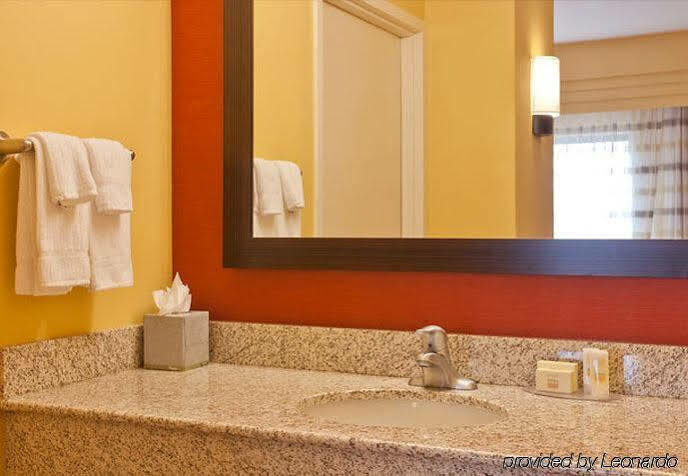 Courtyard By Marriott Charlotte Lake Norman Huntersville Exterior photo
